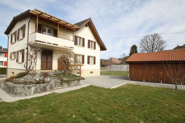 Idyllisch gelegenes Zweifamilienhaus an der Wyna — Bild 1 von 10